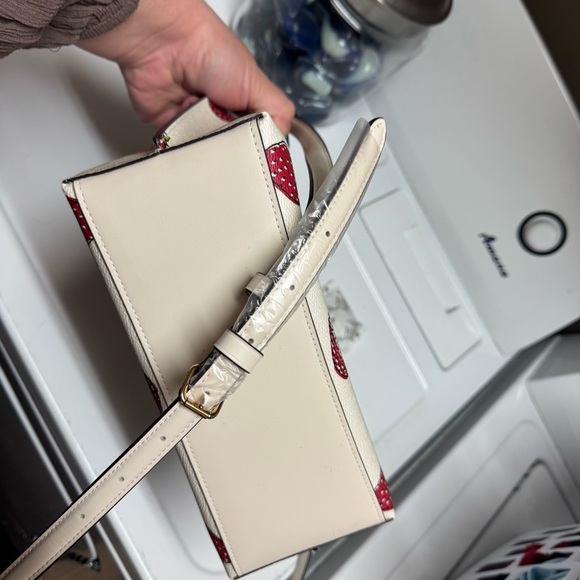 NWOT LIMITED EDITION Coach! Mollie Tote Bag 25 With Strawberry Print - Picture 4 of 5